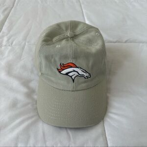 Denver Broncos Beige Velcro Snapback Hat
